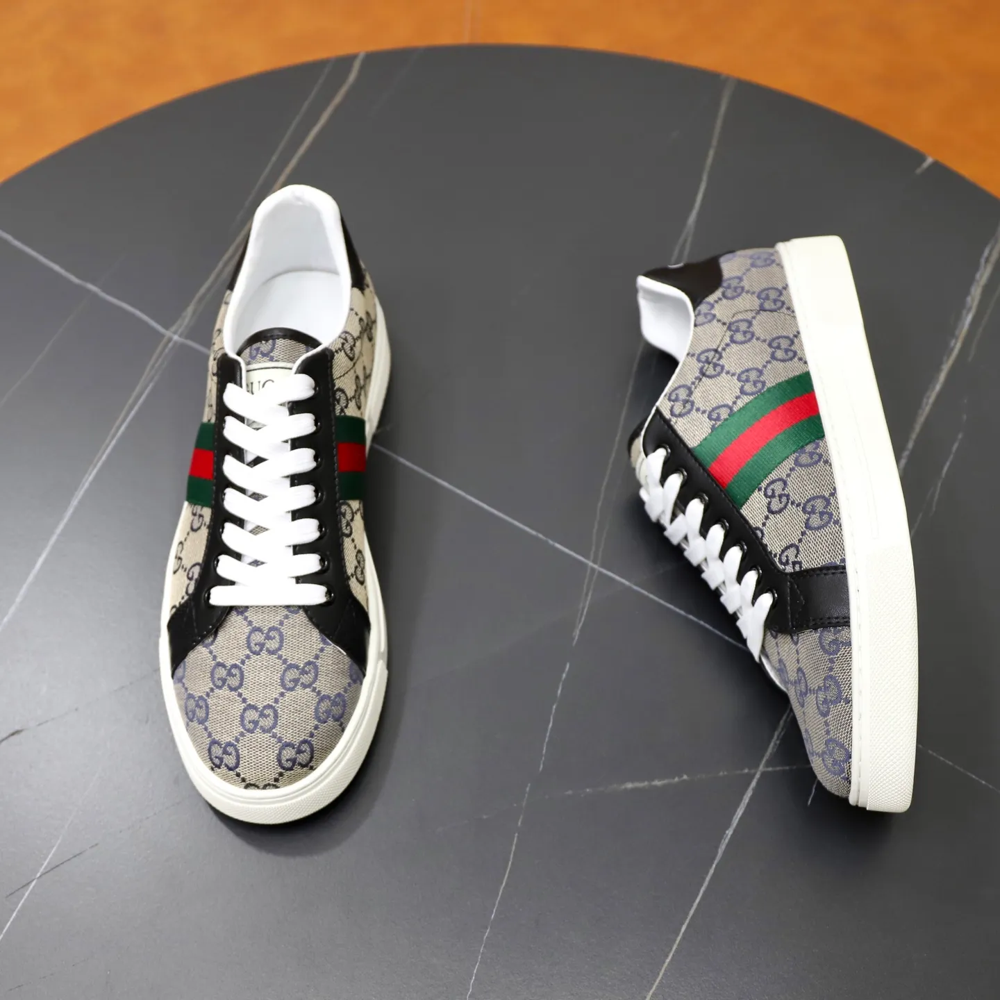 Ex-factory price: 400💰🙅‍♂️🙅‍♂️🙅‍♂️ Brand: Gucci GUCCi Standard code: 38-44 (45 customized) Grade: Same as the official website Material: Original leather splicing Comfortable and breathable sheepskin lining Original wear-resistant outsole Style category: Men's fashionable casual shoes Running sneakers Distinguished luxury brand elements Top luxury Color: actual picture color